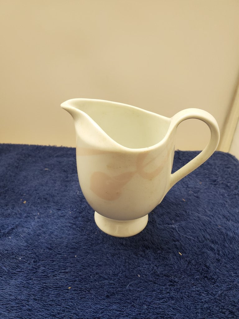 Mikasa Classic Flair Peach Creamer and Sugar Bowl with Lid LK