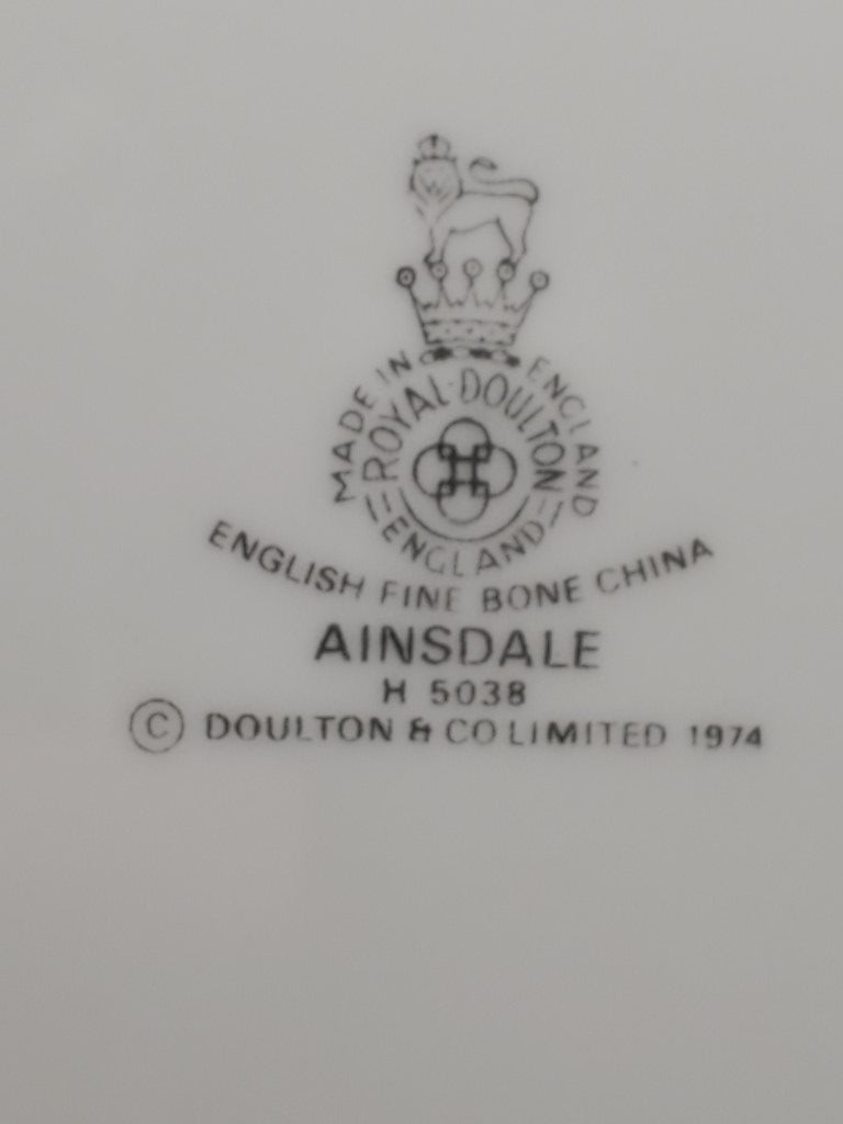 Set of 7 Royal Doulton Ainsdale Dinner Plates LK