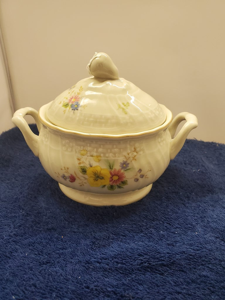 Mikasa Lancaster Creamer and Sugar Bowl with Lid