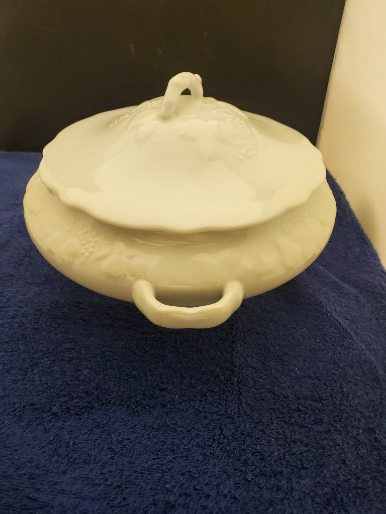 Phillipe Deshoulieres California (Blanc De Blanc) Covered Vegetable Bowl
