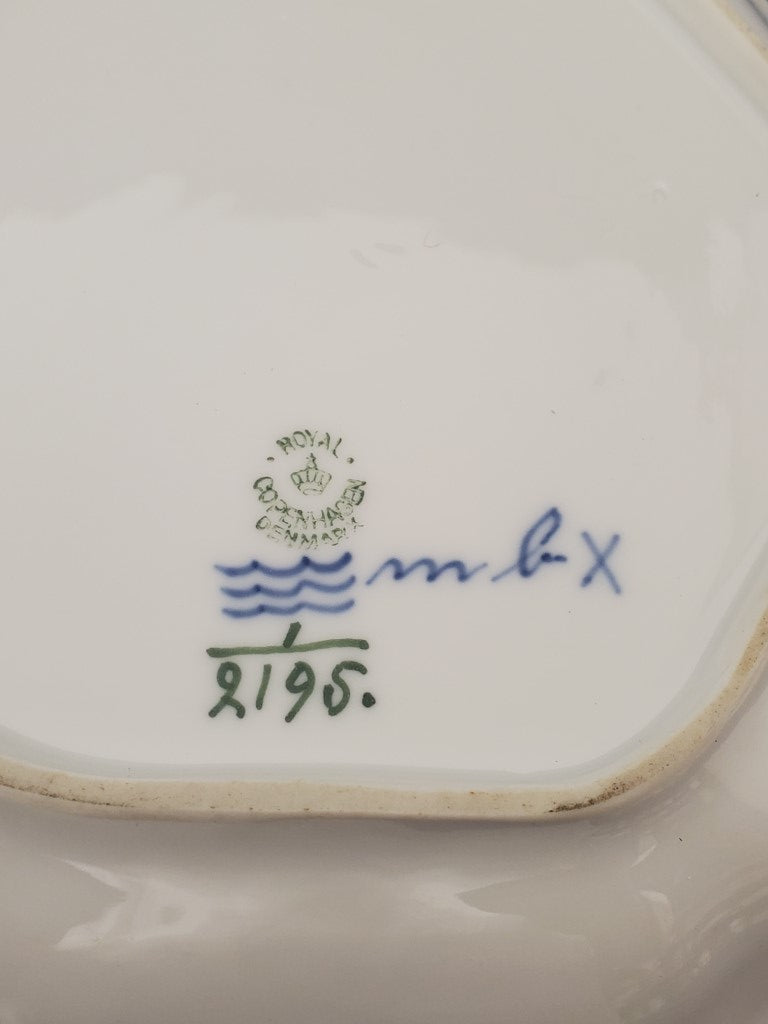 Royal Copenhagen Blue Fluted Plain Scalloped Dish (2195)