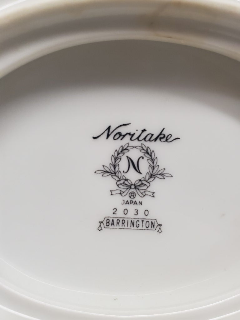 Noritake Barrington Gravy Boat with Attached Underplate LK