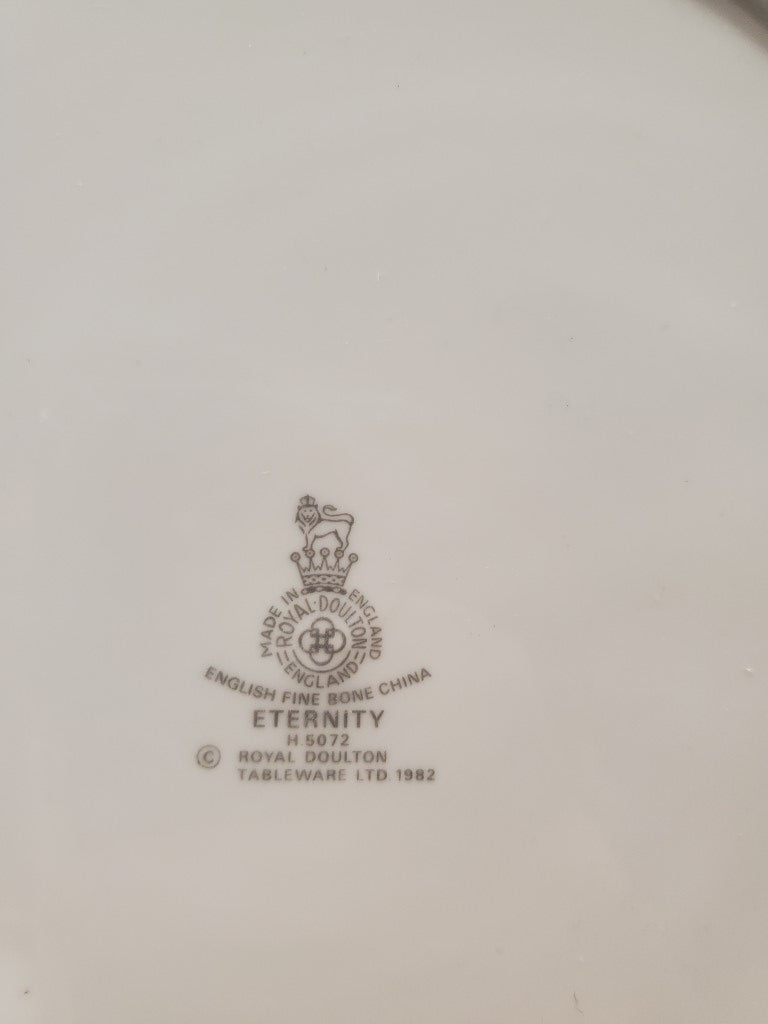 Set of 5 Royal Doulton Eternity Dinner Plates LK