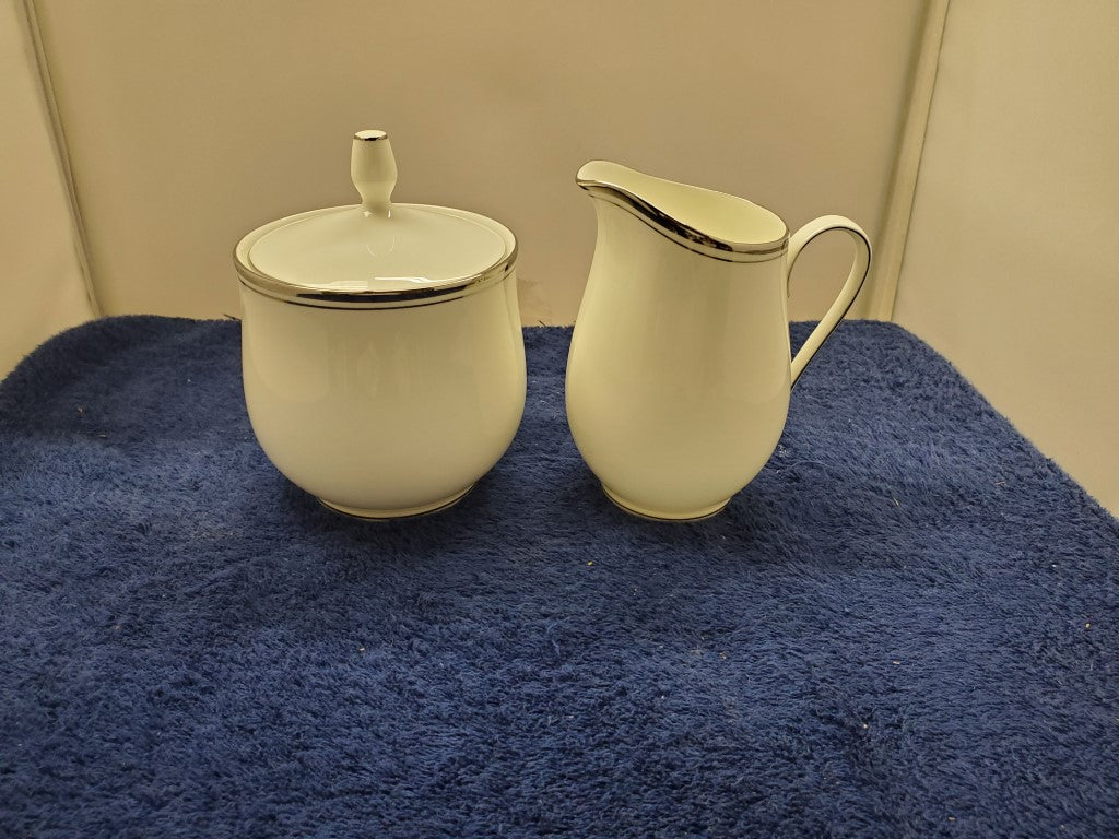 Mikasa Wellesley Creamer and Sugar Bowl with Lid LK