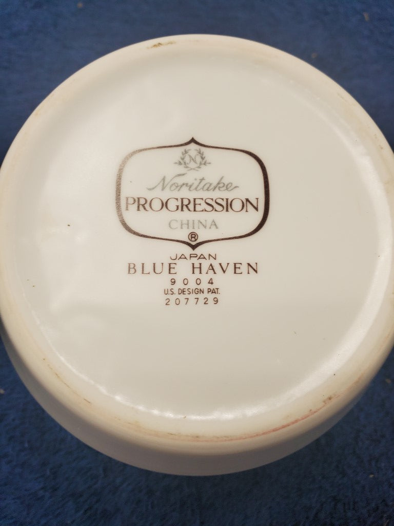 Noritake Blue Haven Sugar Bowl withLid LK