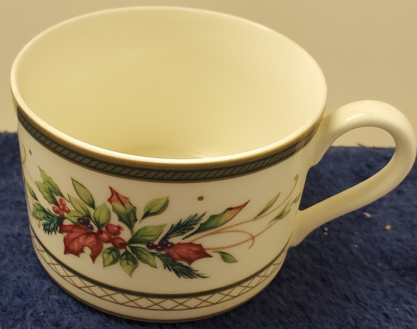 Fitz & Floyd Winter Holiday Green Wreath Cup