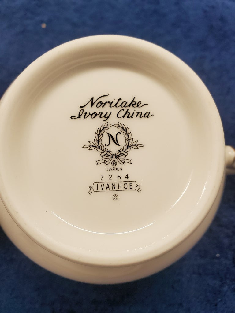 Noritake Ivanhoe Sugar Bowl with Lid LK