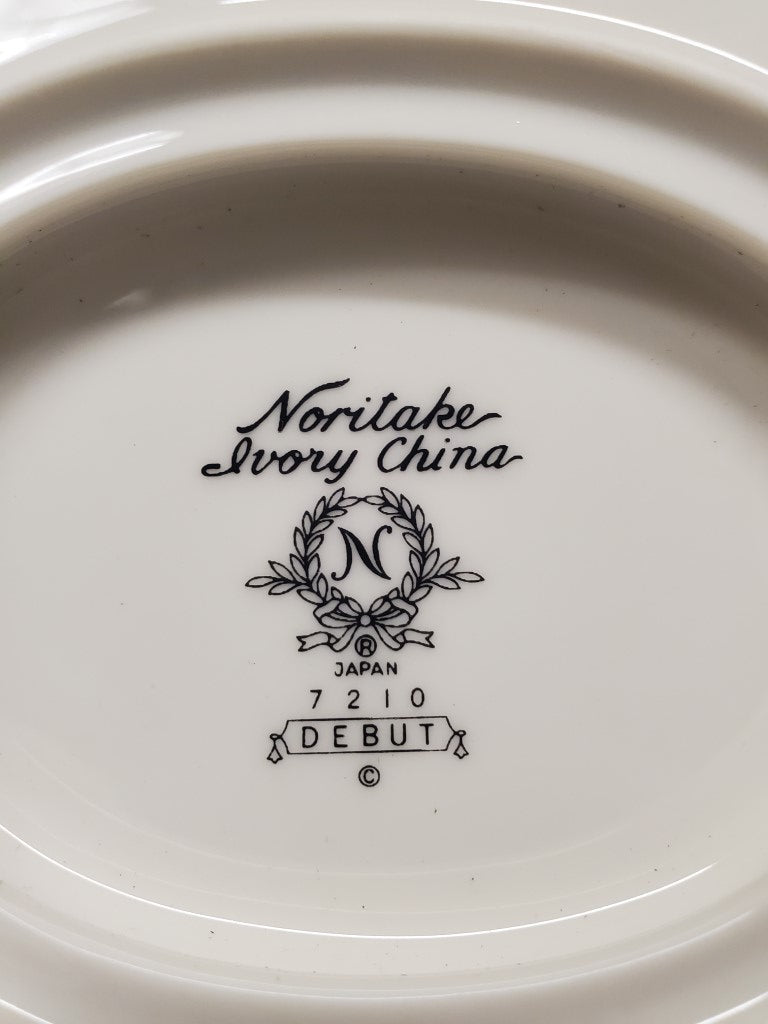 Noritake Debut Gravy Boat & Attached Underplate LK
