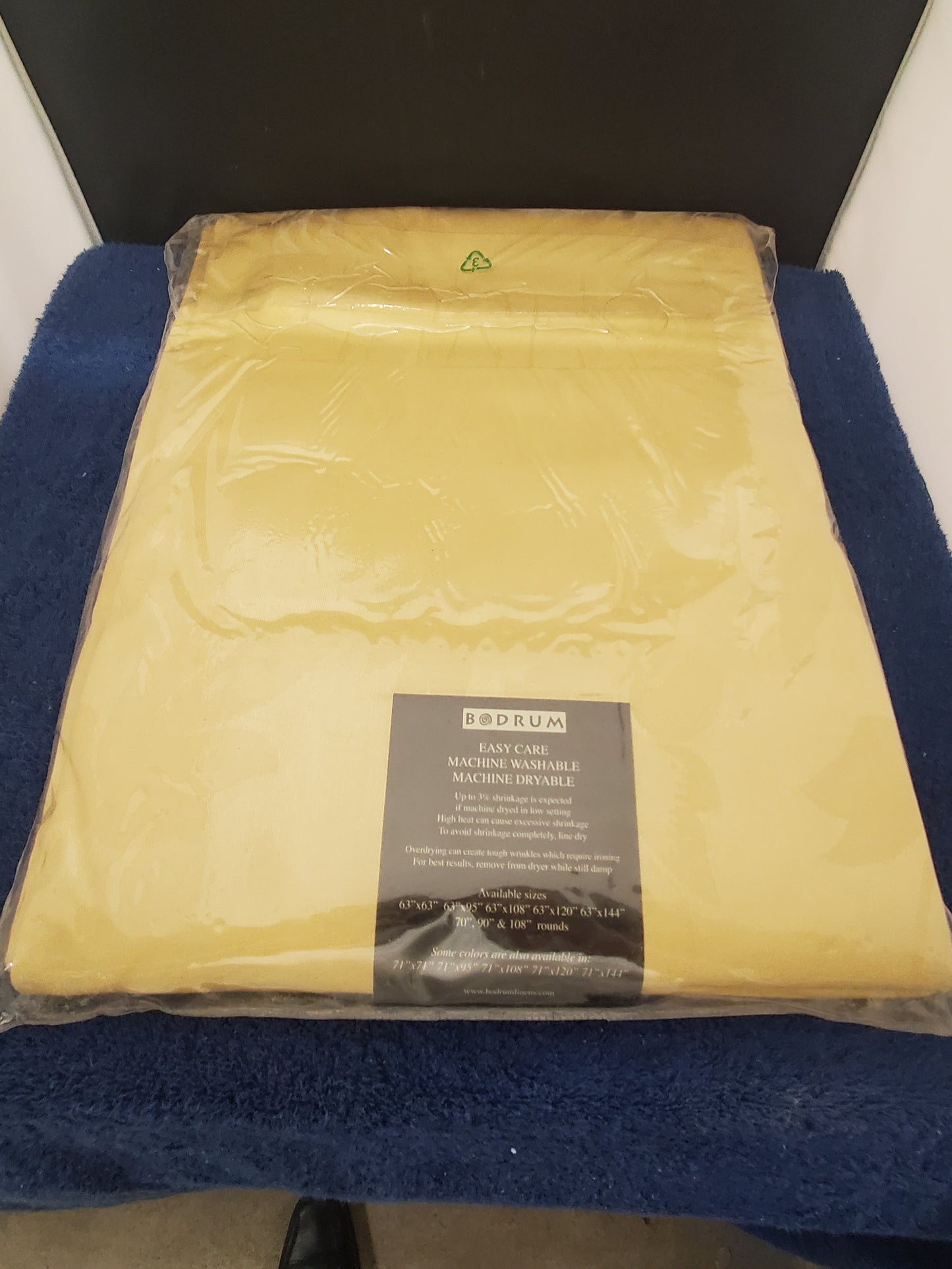 Bodrum Leaves Gold Tablecloth 63"x120"