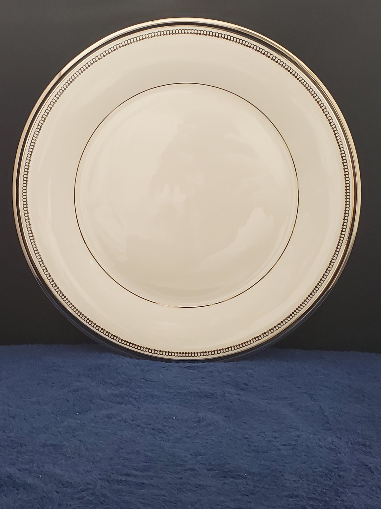 Set of 7 Royal Doulton Sarabande Dinner Plates