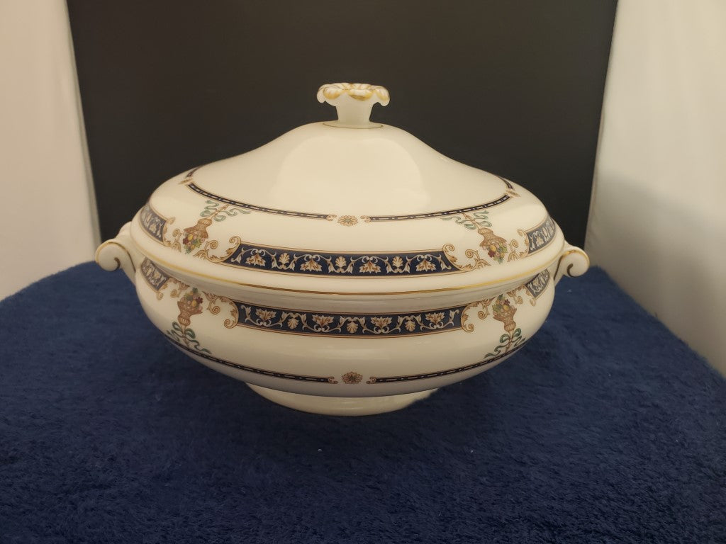 Wedgwood Highgrove Covered Vegetable Bowl