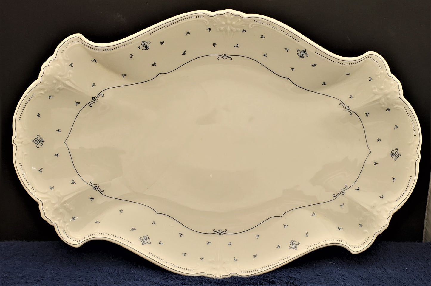 Tirschenreuth Fleur de Lis 15" Oval Serving Platter