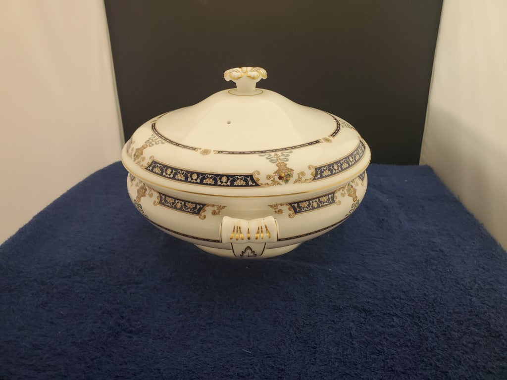Wedgwood Highgrove Covered Vegetable Bowl