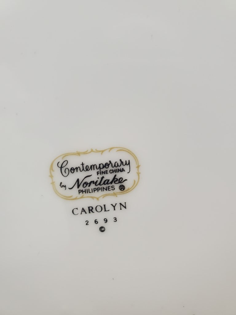 Set of 8 Noritake Carolyn Dinner Plates LK