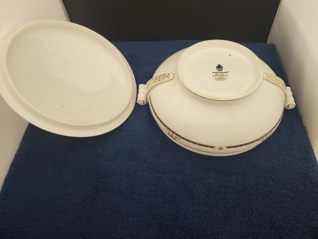Wedgwood Highgrove Covered Vegetable Bowl