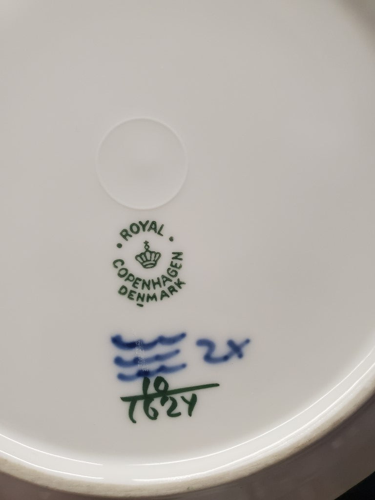 Royal Copenhagen Blue Flowers (Curved) Salad Plate (1624) JNM101625