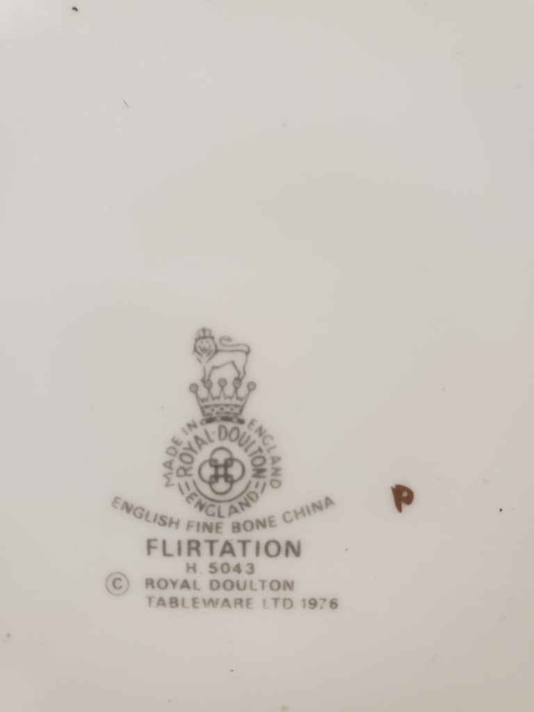 Set of 4 Royal Doulton Flirtation Dinner Plates