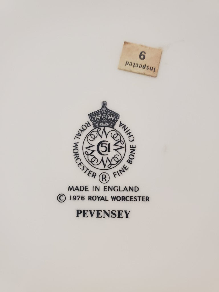 Royal Worcester Pevensey Dinner Plate LK