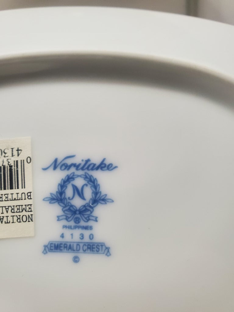 Noritake Emerald Crest Gravy Boat and Underplate LK