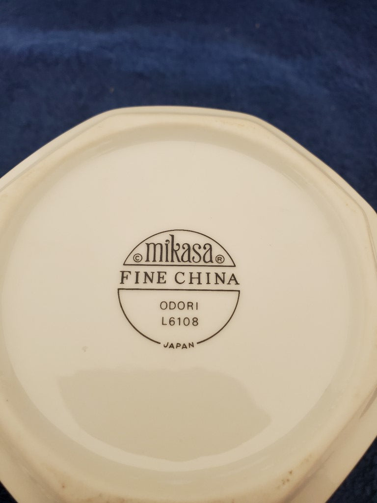 Mikasa Odori Sugar Bowl with Lid LK