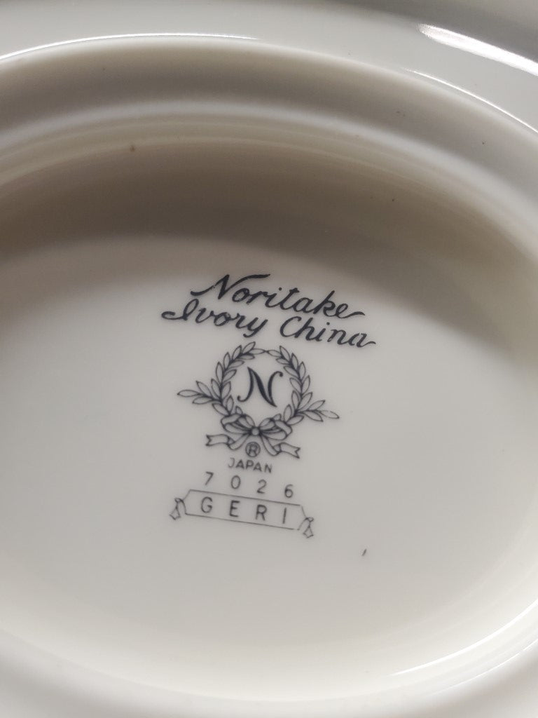 Noritake Geri Gravy Boat with Attached Underplate LK