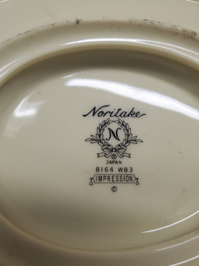 Noritake Impression Gravy Boat with Attached Underplate LK