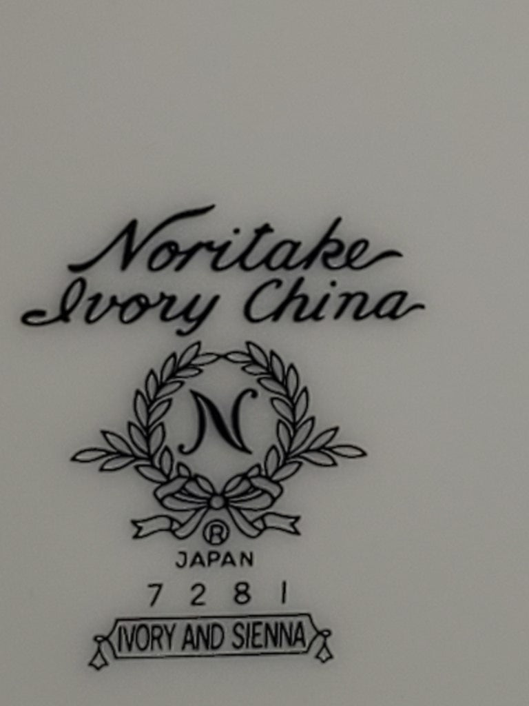 Set of 9 Noritake Ivory & Sienna Dinner Plates LK