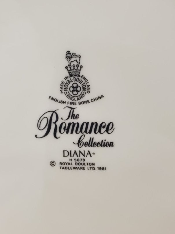 Set of 8 Royal Doulton Diana Dinner Plates LK