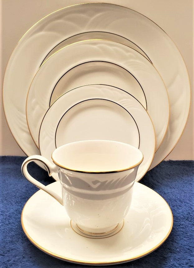 Lenox Snowdrift Gold 5 Piece Place Setting LK