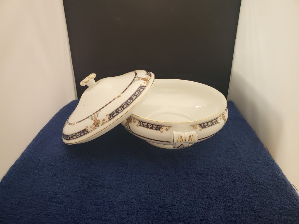Wedgwood Highgrove Covered Vegetable Bowl
