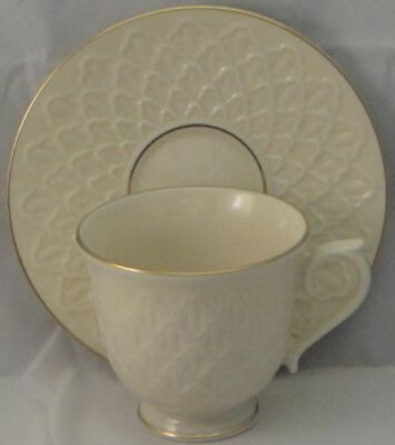 Set of 4 Lenox Jacquard Gold Cup & Saucers