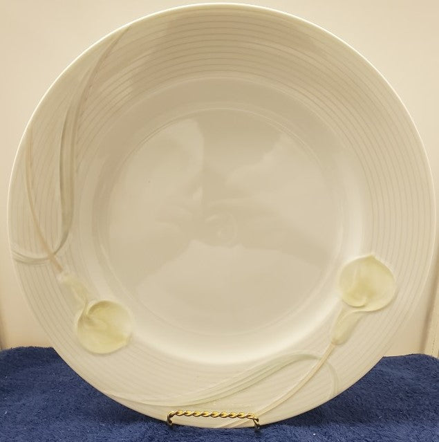 Mikasa Serenade Yellow Charger/Chop Plate LK