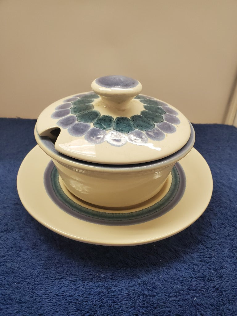 Franciscan Moondance Gravy Boat with Lid and Underplate LK