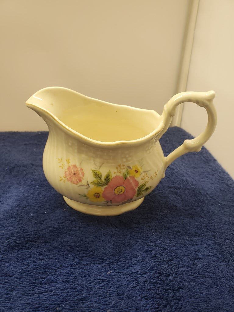 Mikasa Lancaster Creamer and Sugar Bowl with Lid