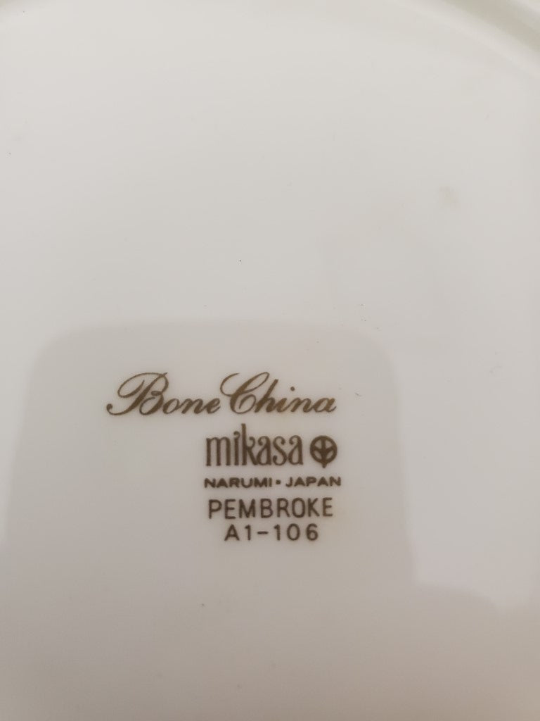 Mikasa Pembroke Gravy Boat with Attached Underplate LK