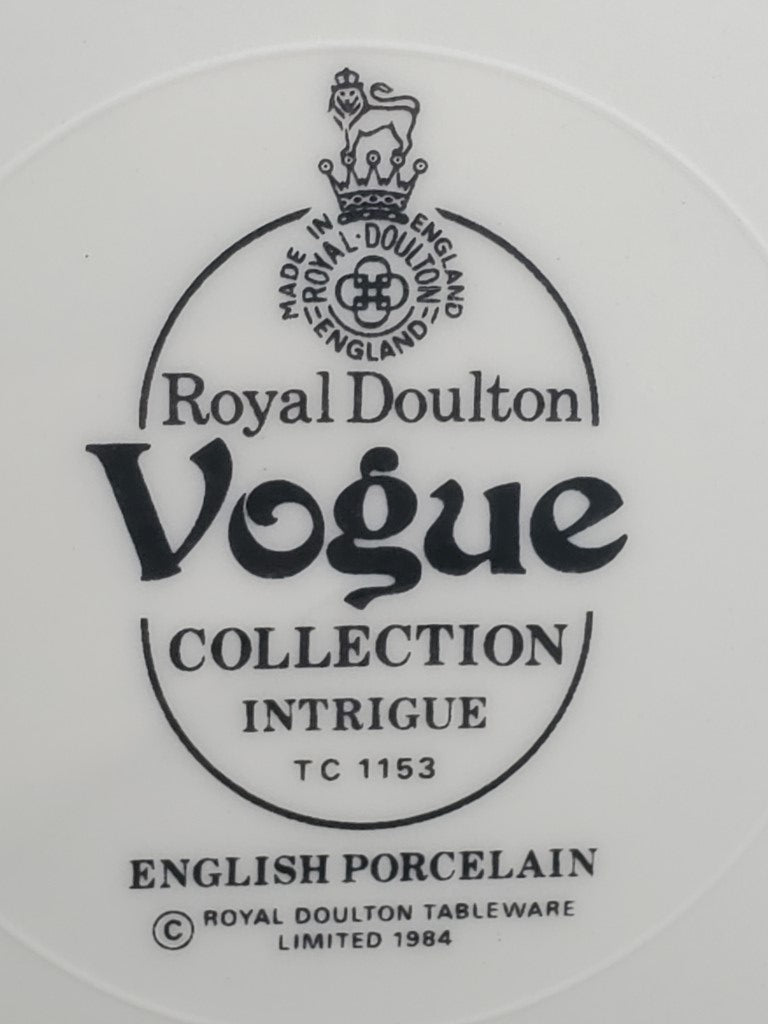 Set of 3 Royal Doulton Intrigue Dinner Plates LK