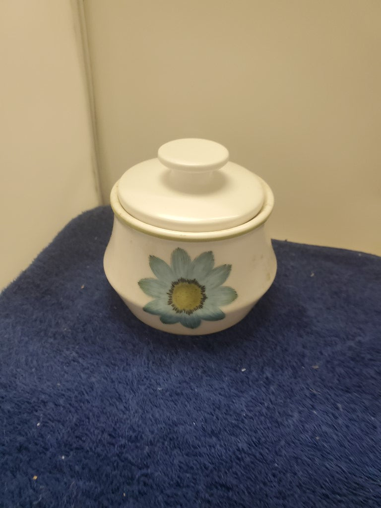 Noritake Up-Sa Daisy Sugar Bowl withLid LK