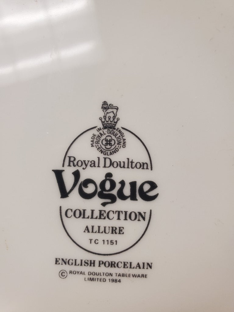 Set of 2 Royal Doulton Allure Dinner Plates