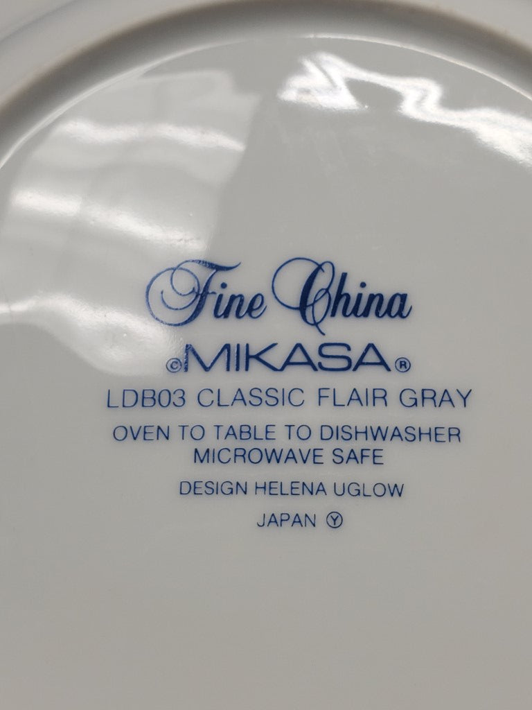 Set of 4 Mikasa Classic Flair Gray Rim Soup Bowls