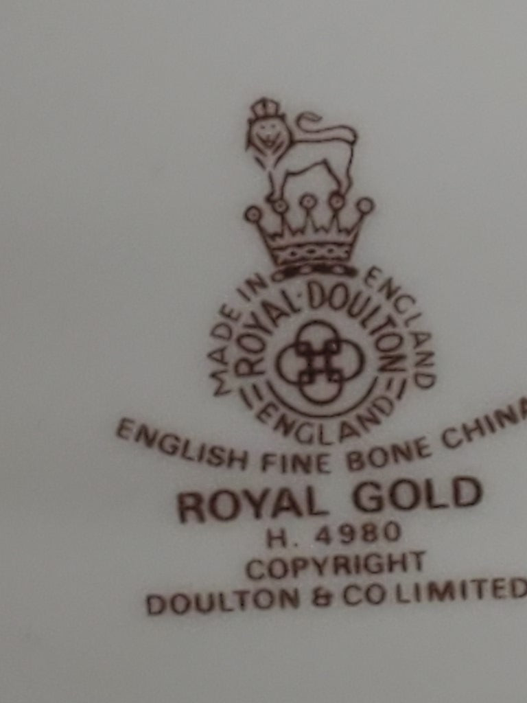 Royal Doulton Royal Gold 10" Oval Vegetable Bowl LK