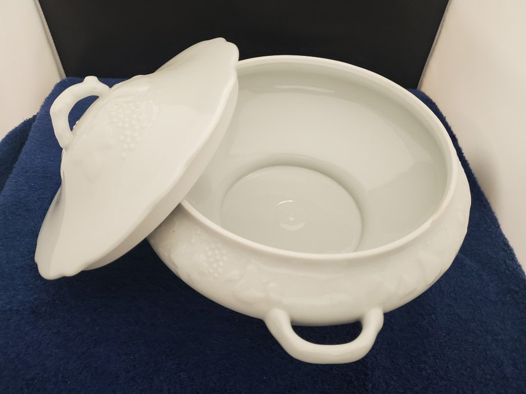 Phillipe Deshoulieres California (Blanc De Blanc) Covered Vegetable Bowl