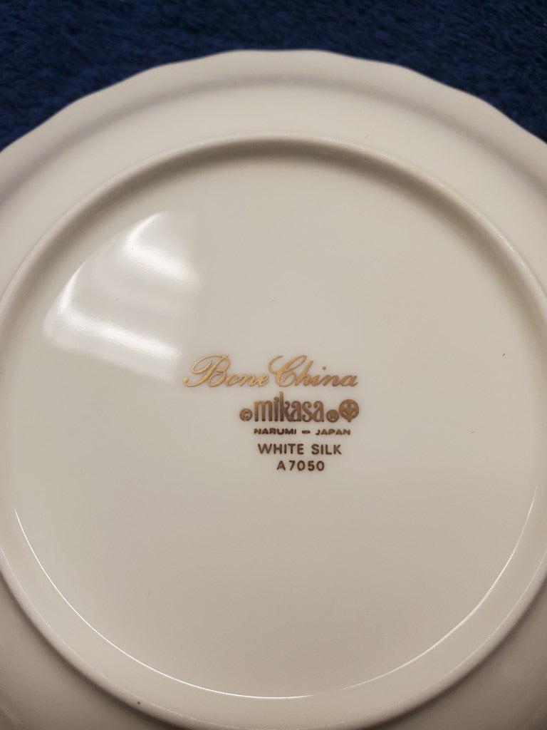 Mikasa White Silk Sugar Bowl with Lid LK