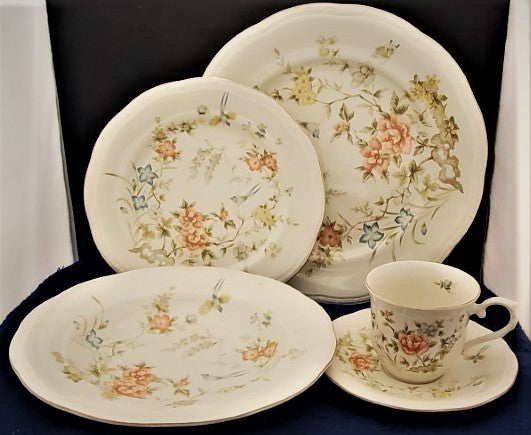 Mikasa Southern Belle (DInner at 8) 20 Piece Set LK