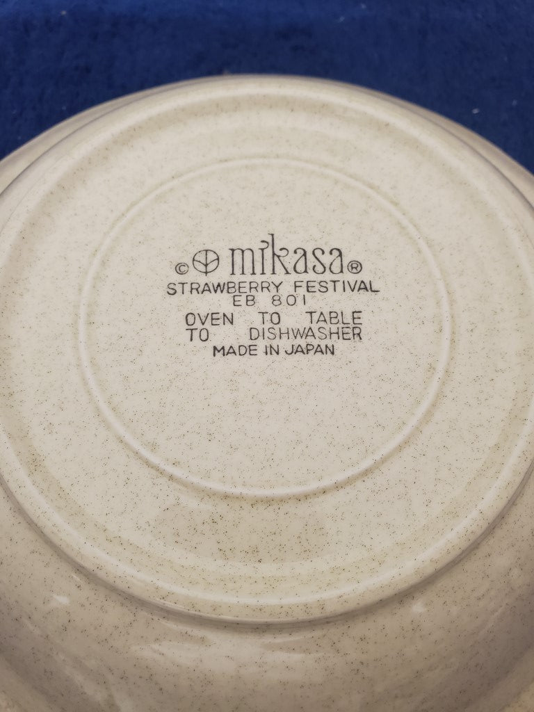 Mikasa Strawberry Festival Round Vegetable Bowl LK