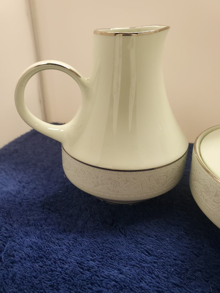 Noritake Promise Me Creamer & Sugar Bowl with Lid LK
