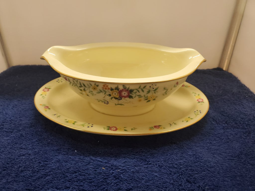 Noritake Impression Gravy Boat with Attached Underplate LK