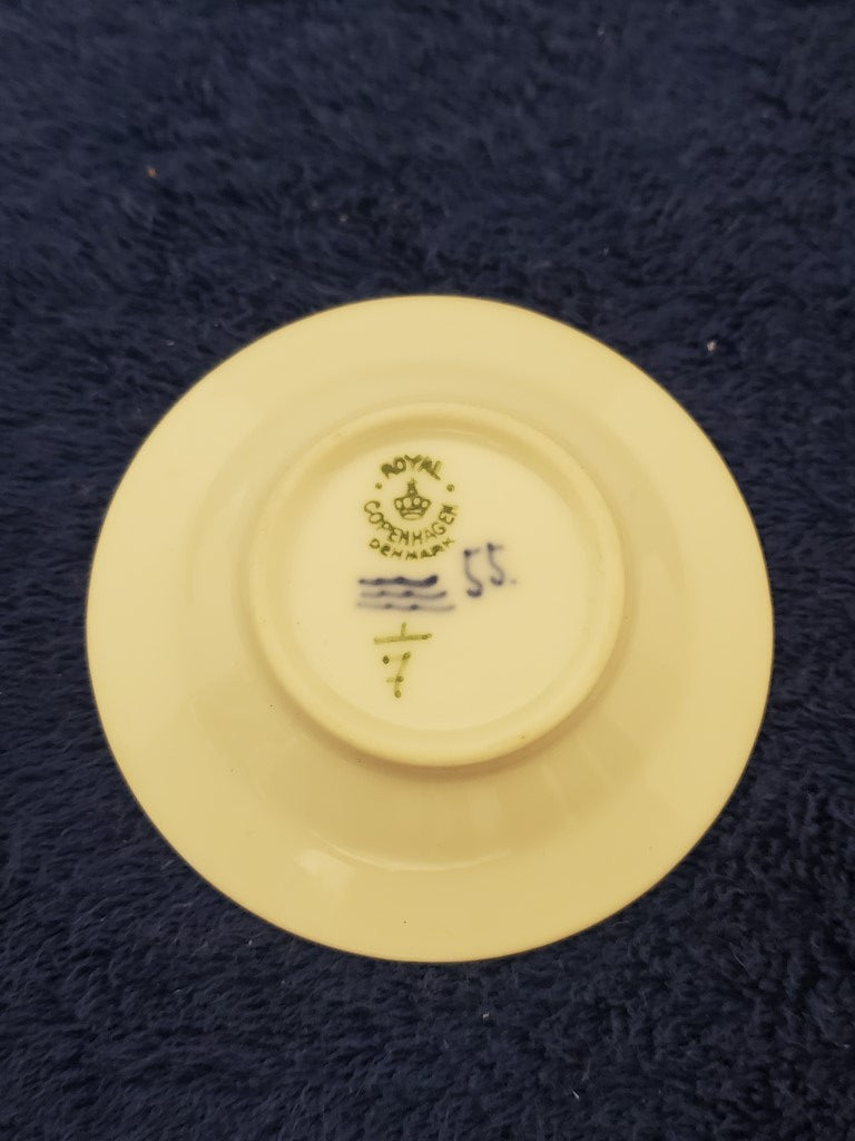 Royal Copenhagen Blue Fluted Plain Butter Pat (7)