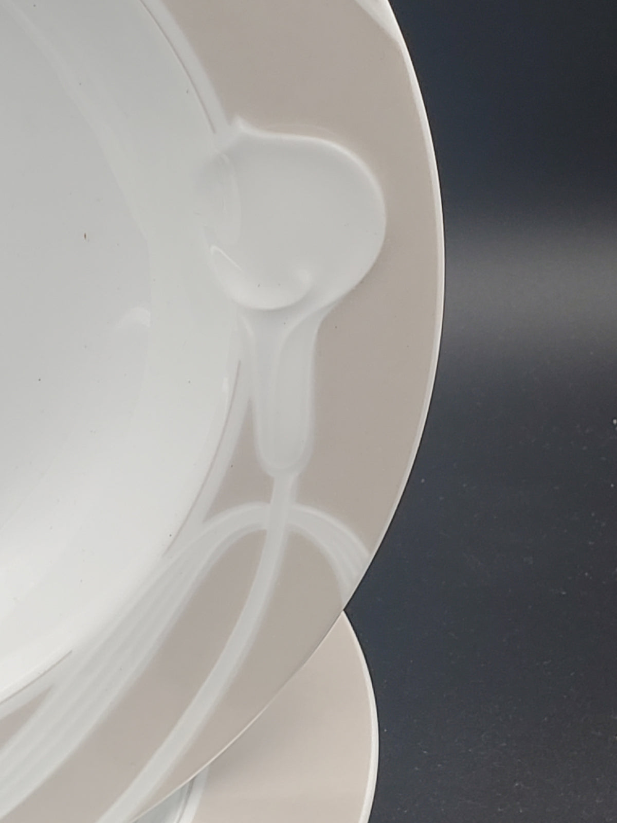Set of 2 Mikasa Classic Flair Beige Rim Soup Bowls LK