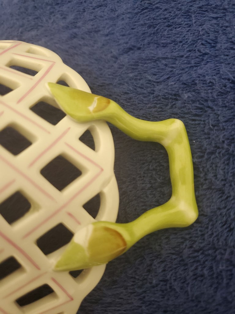 Herend Rothschild Bird (RO) 5" Round Open Weave Basket w/ Handles 7412 Imperfect