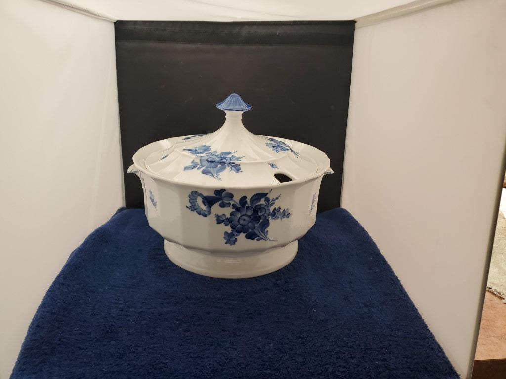 Royal Copenhagen Blue Flowers Tureen & Lid (8532)